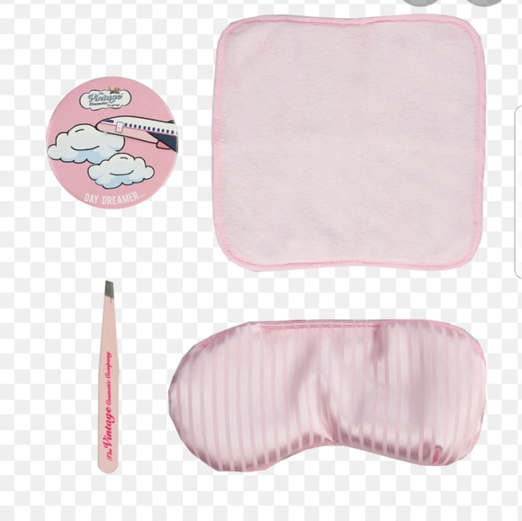 The Vintage Cosmetic Company on cloud nine set - Picture 2 of 2